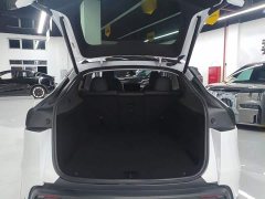Tesla Model Y Rear-Wheel Drive - ფოტო 18