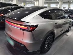 Tesla Model Y L Long Range All-Wheel Drive - ფოტო 5