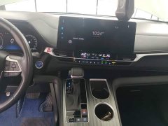 Toyota Sienna 2.5L Hybrid Premium Edition - ფოტო 12