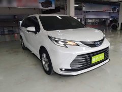 Toyota Sienna 2.5L Hybrid Premium Edition - ფოტო 3
