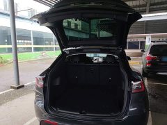 Tesla Model Y Rear-Wheel Drive - ფოტო 18