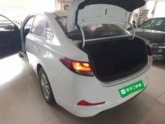 Hyundai Elantra 1.6L Automatic GL Deluxe Edition - ფოტო 4