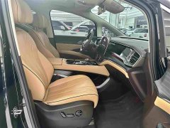 Denza D9 DM-i 980 Four-Wheel Drive Premium - ფოტო 17