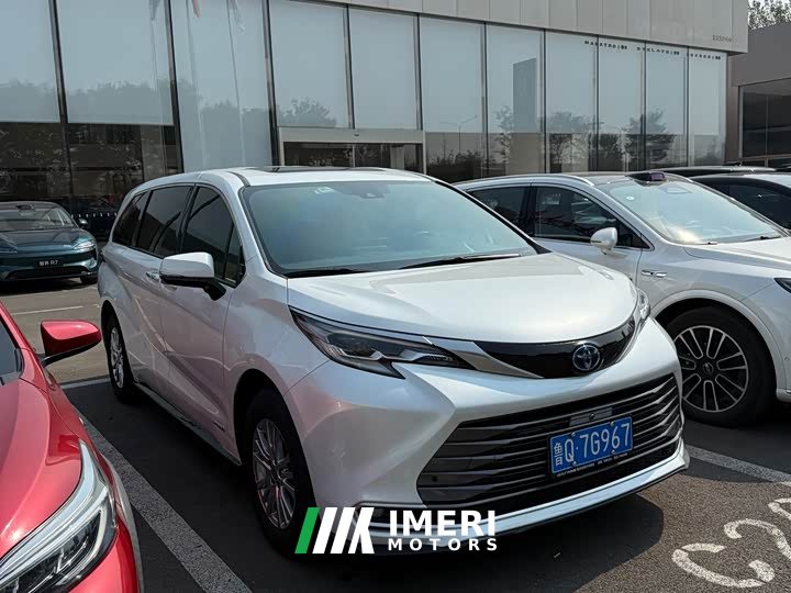 Toyota Sienna 2.5L Hybrid Luxury