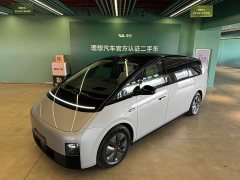 Li Auto Li Xiang MEGA Ultra - ფოტო 1