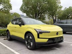 Volvo EX30 Rear-Wheel Drive Extended Range Ultra - photo 3