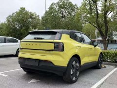 Volvo EX30 Rear-Wheel Drive Extended Range Ultra - photo 9