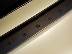 Tesla Model Y L Long Range AWD - ფოტო 8