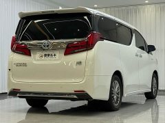 Toyota Alphard Hybrid 2.5L Premium Gold Edition - фото 15