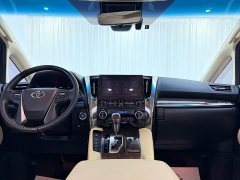 Toyota Alphard Hybrid 2.5L Premium Gold Edition - фото 8