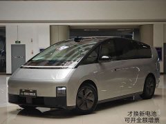 Li Auto Li Xiang MEGA Ultra - фото 1