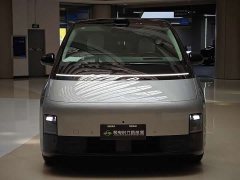 Li Auto Li Xiang MEGA Ultra - фото 2