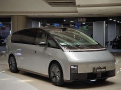 Li Auto Li Xiang MEGA Ultra - фото 3
