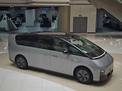 Li Auto Li Xiang MEGA Ultra - фото 4
