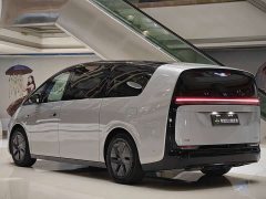 Li Auto Li Xiang MEGA Ultra - фото 7