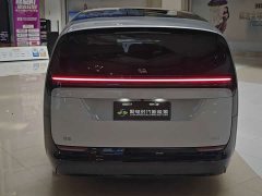 Li Auto Li Xiang MEGA Ultra - фото 8