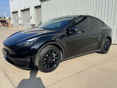 Tesla Model Y Standard Range RWD - фото 1