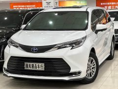 Toyota Sienna 2.5L Hybrid Comfort Edition - фото 1