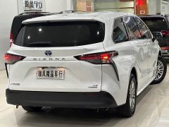 Toyota Sienna 2.5L Hybrid Comfort Edition - фото 2