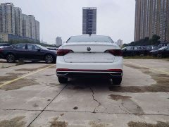 Volkswagen Jetta 200TSI Edition - ფოტო 9