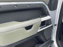Land Rover Defender 110 P400 Dark Edition - ფოტო 16