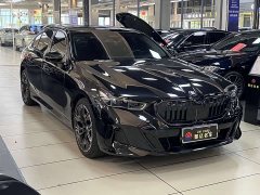 BMW 5 Series 530Li Luxury M Sport Package - ფოტო 3