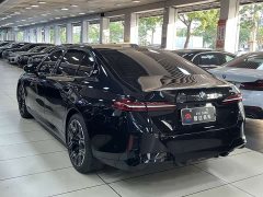 BMW 5 Series 530Li Luxury M Sport Package - ფოტო 4