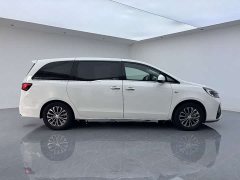 Buick GL8 Land Business Class Comfort Edition - ფოტო 4