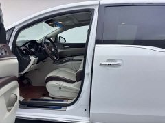 Buick GL8 Land Business Class Comfort Edition - ფოტო 5