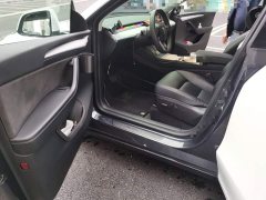 Tesla Model Y Rear-Wheel Drive - ფოტო 17