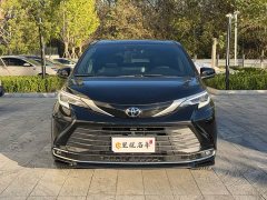 Toyota Sienna 2.5L Hybrid AWD Premium - ფოტო 2