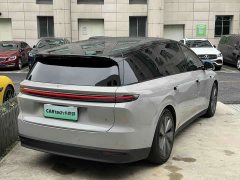 Li Auto i8 Standard Edition - фото 3