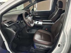 Toyota Sienna 2.5L Hybrid Platinum Edition - photo 4