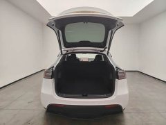 Tesla Model Y Rear-Wheel Drive - ფოტო 16
