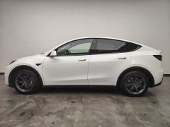 Tesla Model Y Rear-Wheel Drive - ფოტო 8