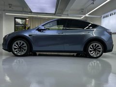 Tesla Model Y Rear-Wheel Drive - ფოტო 4