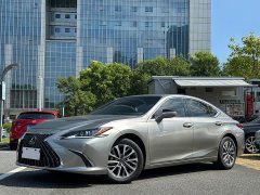 Lexus ES 200 Excellence Edition - photo 1