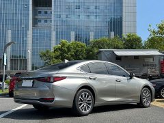 Lexus ES 200 Excellence Edition - photo 13