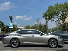 Lexus ES 200 Excellence Edition - photo 15