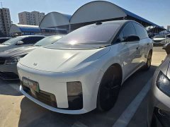 Li Auto i8 Standard Edition - ფოტო 1