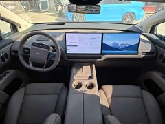 Li Auto i8 Standard Edition - ფოტო 14