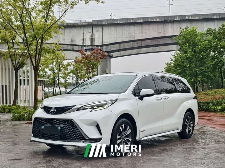 Toyota Grevias 2.5L Hybrid Luxury - автомобиль из Китая