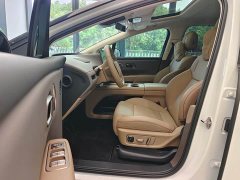 Li Auto i8 Standard Edition - ფოტო 10