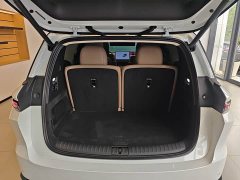 Li Auto i8 Standard Edition - ფოტო 6