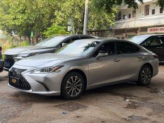 Lexus ES 200 Excellence Edition - ფოტო 1