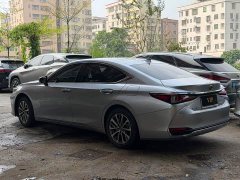 Lexus ES 200 Excellence Edition - ფოტო 10