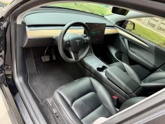 Tesla Model Y Rear-Wheel Drive - ფოტო 4