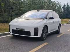 Li Auto i8 Standard Edition - ფოტო 1
