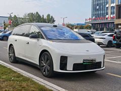 Li Auto i8 Standard Edition - ფოტო 3