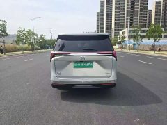 Buick GL8 New Energy Luxe Premium 7-Seater - фото 8